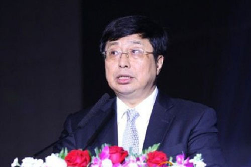 周厚?。洪啽M千帆還是“激光”最美