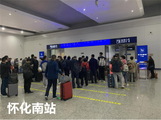 重磅丨倫登國際門窗簽約高鐵廣告，開啟“高鐵霸屏”模式!