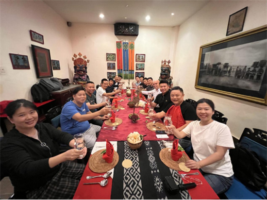 安晨無(wú)縫焊接系統(tǒng)門窗：跟隨商會(huì)考察團(tuán)，探索東南亞市場(chǎng)
