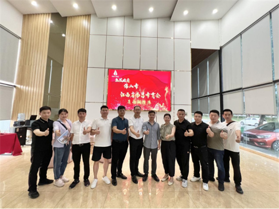 安晨無(wú)縫焊接系統(tǒng)門窗：跟隨商會(huì)考察團(tuán)，探索東南亞市場(chǎng)